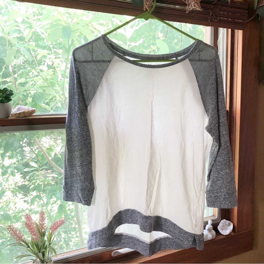 American Eagle Outfitters White & Gray 3/4 Length Sleeves Top T-Shirt Size S AEO